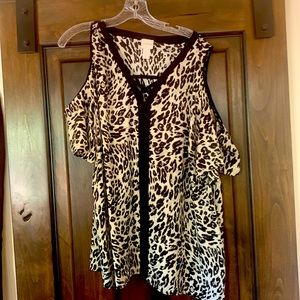 Fun open shoulder animal print blouse Chicos size 3